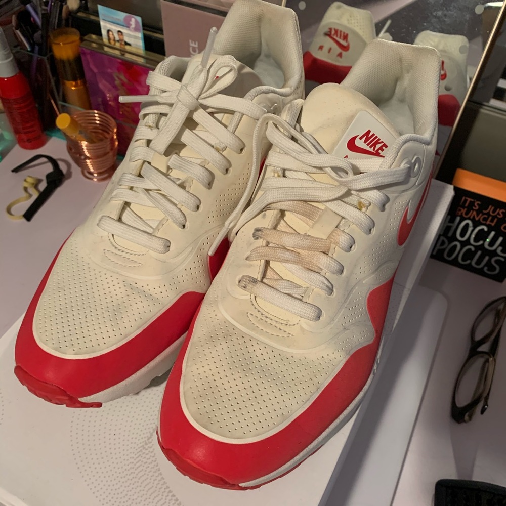 Nike white & red air max